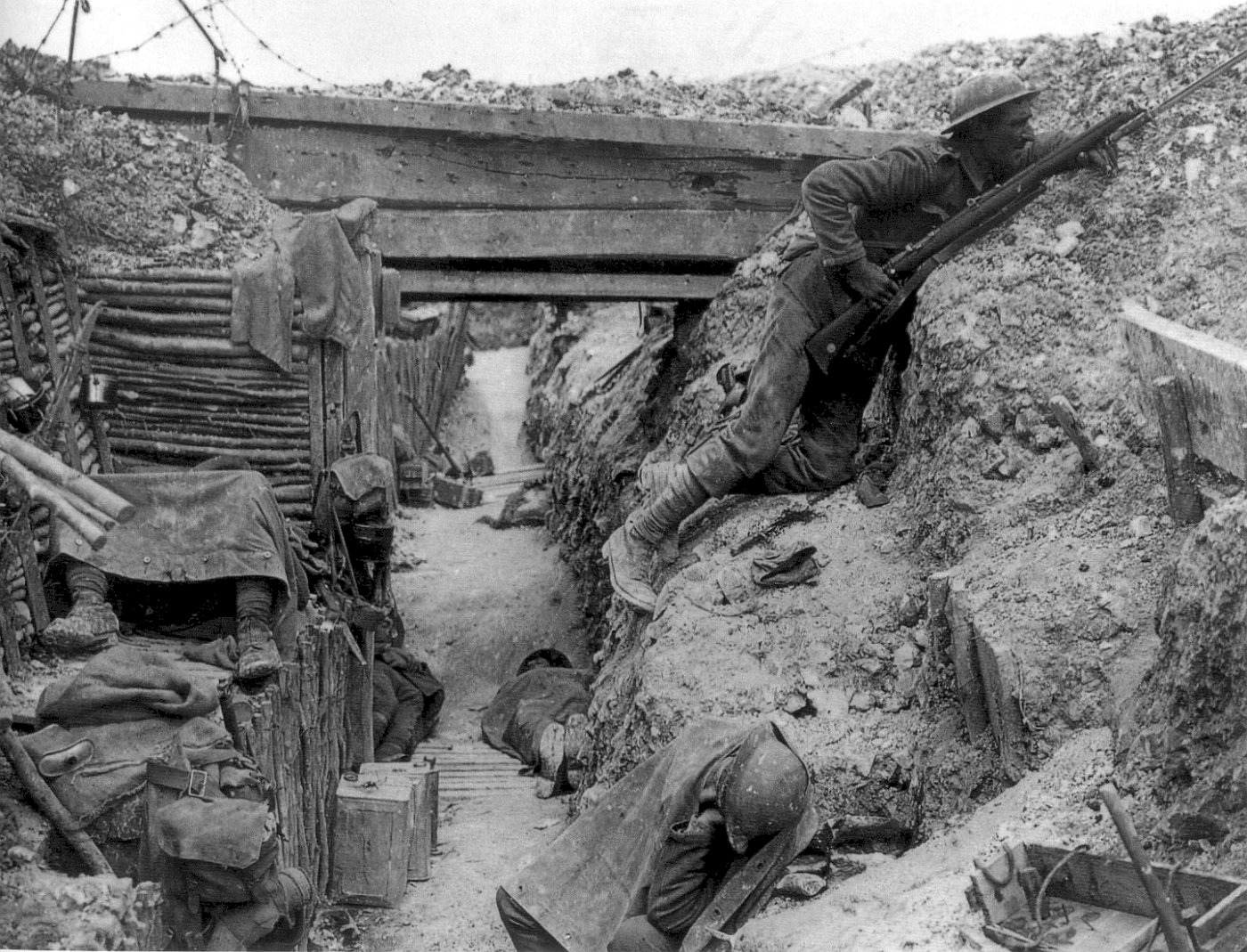 Cheshire_Regiment_trench_Somme_1916.jpg